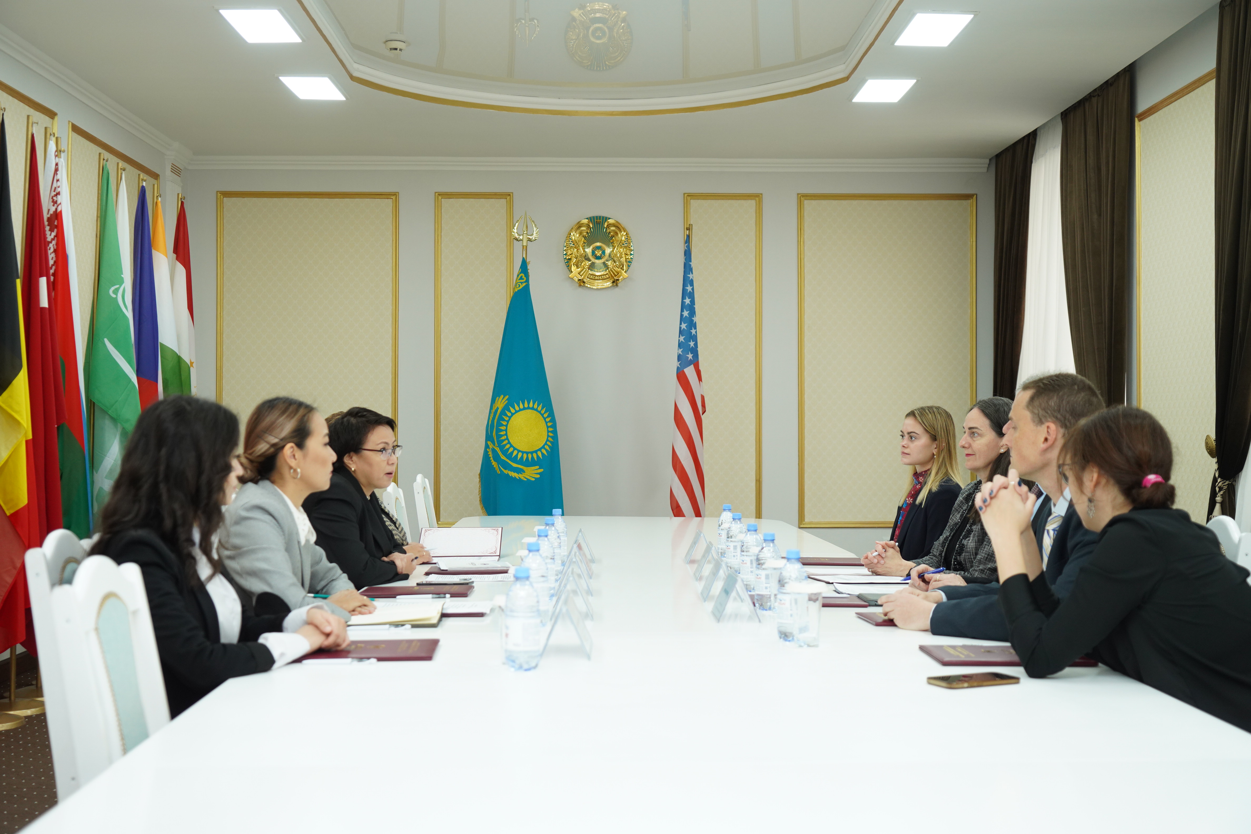 Посол США со специальным визитом посетил ЮКУ им. М. Ауэзова